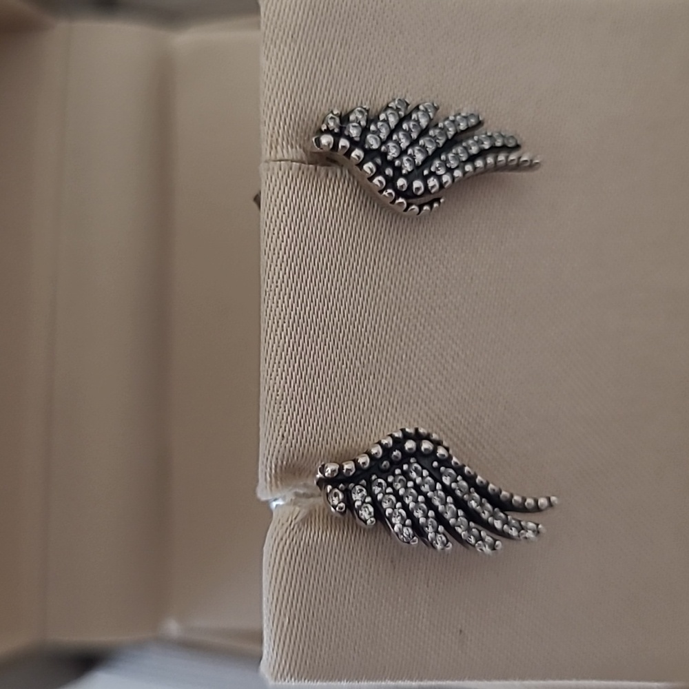 100% Authentic PANDORA 925 Silver Sparkling Angel Wing Stud Earrings